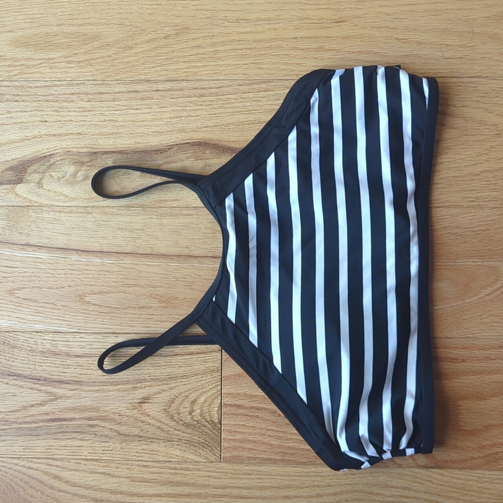 La Vie en Rose Aqua. B&W Striped Halter Bikini Top. Size Small